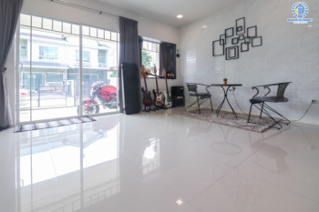 *****ทาวน์เฮ้าส์มือสองย่านนนทบุรี ม.อินดี้ บางใหญ่ คุณภาพระดับแบรนด์ L&H บนเนื้อที่ 18.1 ตร.ว. ฟังก์ชัน 2 ห้องนอน 3 ห้องน้ำ 1 ที่จอดรถ ตกแต่งสไตล์โมเดิร์น เพียง 700 ม.ก็ถึงถ.กาญจนาฯ ใกล้เซ็นทรัลเวสต์เกต และรถไฟฟ้าสายสีม่วง "สถานีตลาดบางใหญ่"